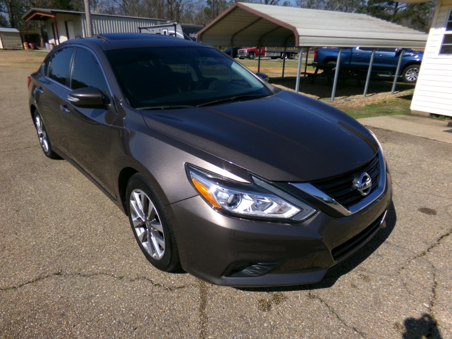 2017 Tobacco Metallic /Black Nissan Altima SL (1N4AL3AP1HC) with an 2.45L engine, automatic transmission, located at 401 First NE, Bearden, AR, 71720, (870) 687-3414, 33.726528, -92.611519 - Photo#27